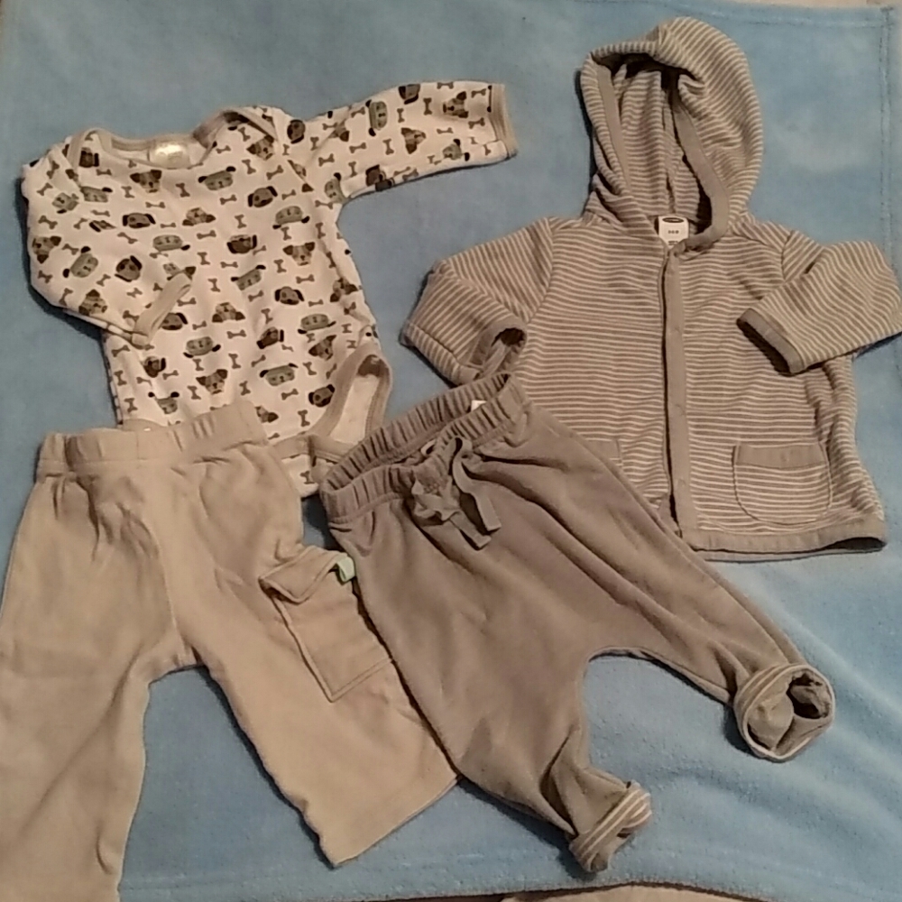 2 long sleeve sets